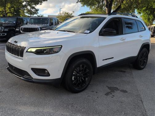 2023 Jeep Cherokee Altitude Lux
