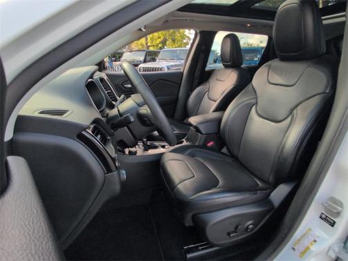 2023 Jeep Cherokee Altitude Lux