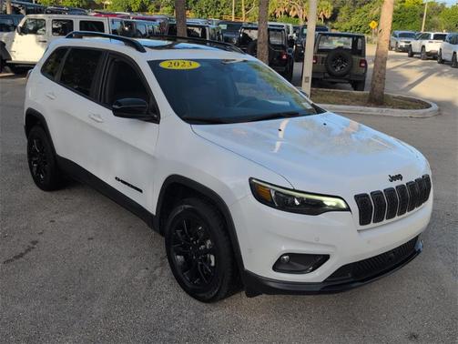 2023 Jeep Cherokee Altitude Lux