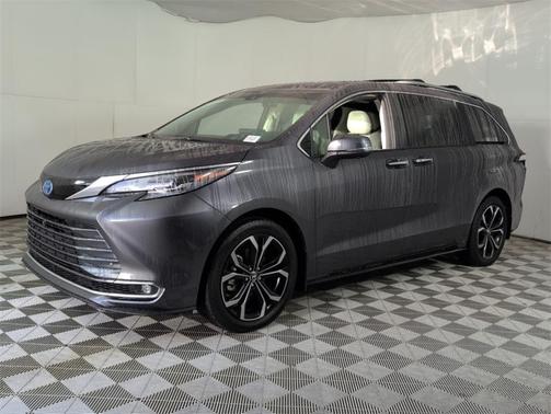 2025 Toyota Sienna Platinum 7 Passenger