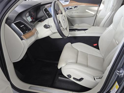 2019 Volvo XC90 T6 Inscription