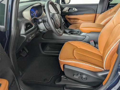 2025 Chrysler Pacifica Pinnacle