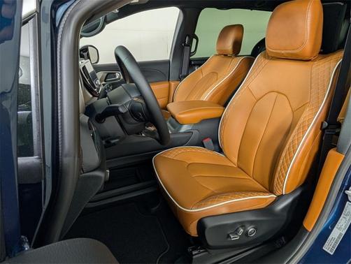 2025 Chrysler Pacifica Pinnacle
