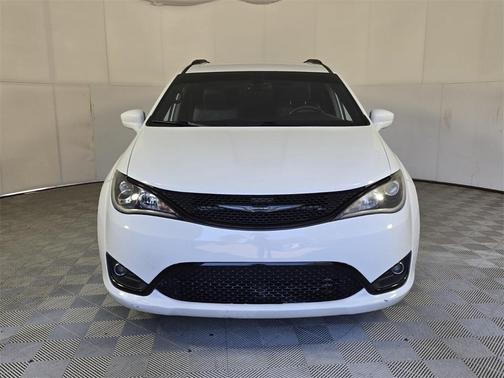 2019 Chrysler Pacifica Touring-L