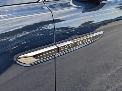 2017 Lincoln Continental Black Label