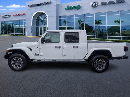 Bright White Clearcoat 2026 Jeep Gladiator Sport