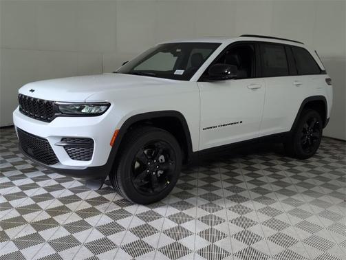 2025 Jeep Grand Cherokee Laredo