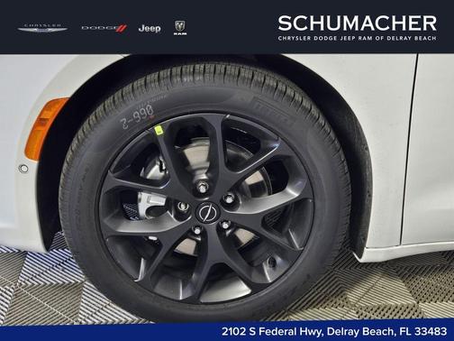 Bright White Clearcoat 2026 Chrysler Pacifica Select