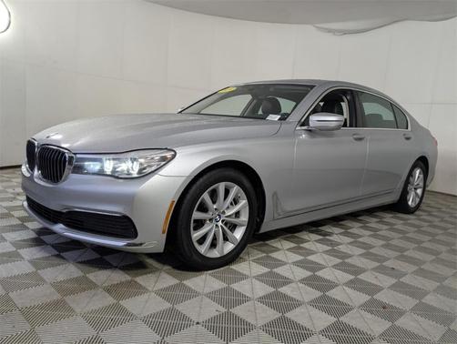 2019 BMW 740 i