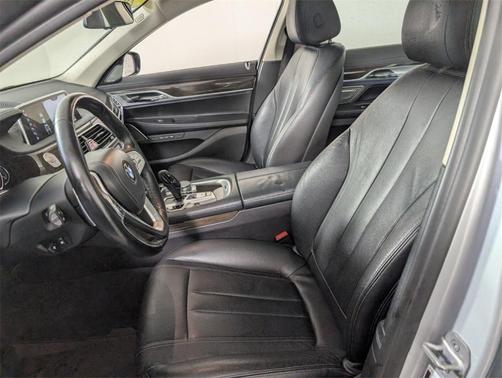 2019 BMW 740 i