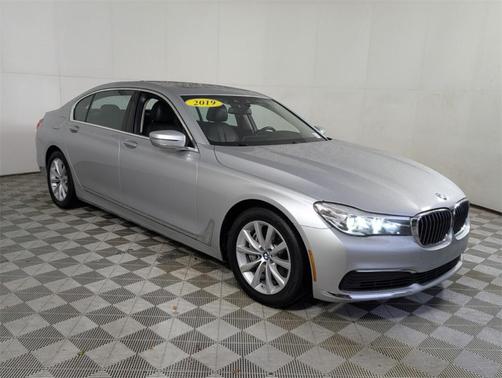 2019 BMW 740 i