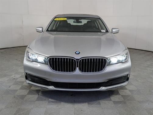 2019 BMW 740 i