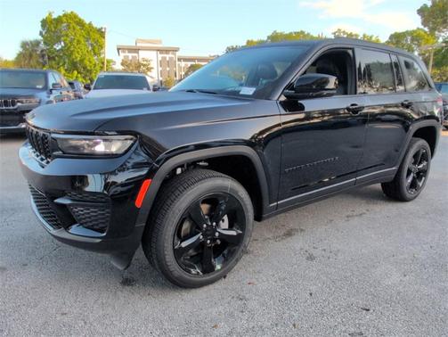 2025 Jeep Grand Cherokee Laredo