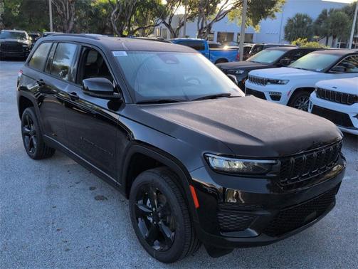 2025 Jeep Grand Cherokee Laredo