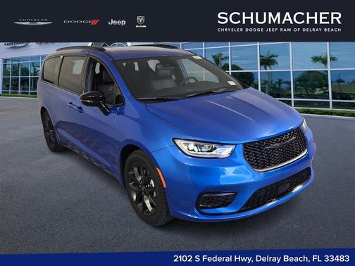 Hydro Blue Pearlcoat 2026 Chrysler Pacifica Select