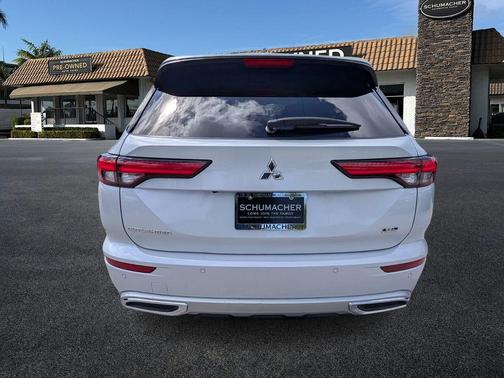 White 2022 Mitsubishi Outlander SEL