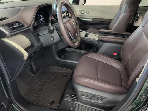 2024 Toyota Sienna Platinum 7 Passenger