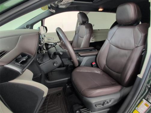 2024 Toyota Sienna Platinum 7 Passenger