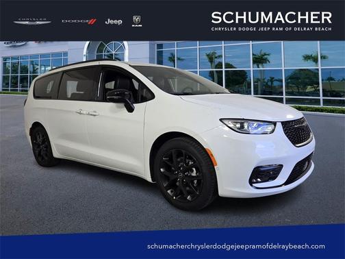 2026 Chrysler Pacifica Select