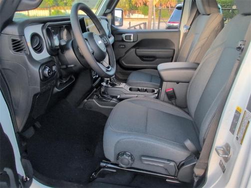 2025 Jeep Gladiator Sport