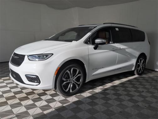 2025 Chrysler Pacifica Pinnacle
