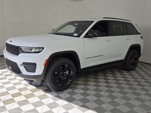 2025 Jeep Grand Cherokee Laredo