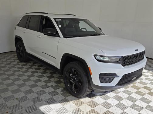 2025 Jeep Grand Cherokee Laredo