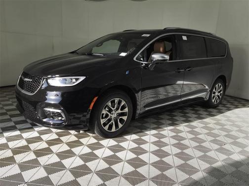 2025 Chrysler Pacifica Hybrid Pinnacle