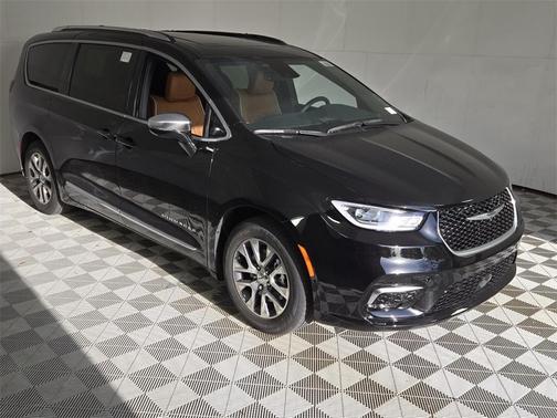 2025 Chrysler Pacifica Hybrid Pinnacle