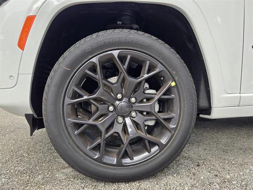 2025 Jeep Grand Cherokee Summit