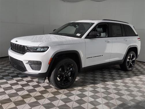2025 Jeep Grand Cherokee Laredo