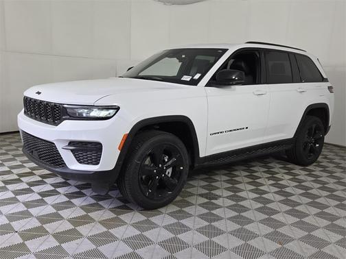 2025 Jeep Grand Cherokee Laredo