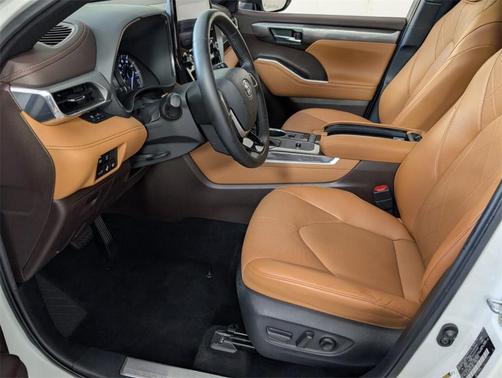 2022 Toyota Highlander Platinum