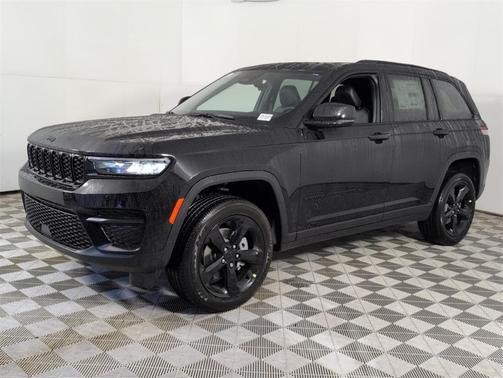 2025 Jeep Grand Cherokee Laredo