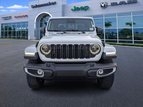 Bright White Clearcoat 2026 Jeep Gladiator Sport