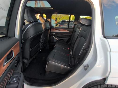 2025 Jeep Grand Cherokee Summit