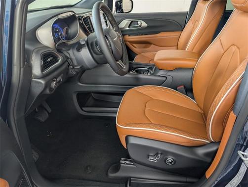 2025 Chrysler Pacifica Pinnacle