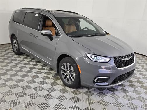 2025 Chrysler Pacifica Hybrid Pinnacle