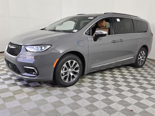 2025 Chrysler Pacifica Hybrid Pinnacle