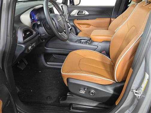 2025 Chrysler Pacifica Hybrid Pinnacle