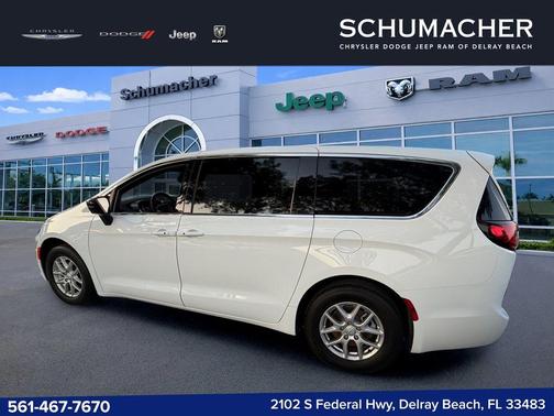 Bright White Clearcoat 2026 Chrysler Pacifica Select