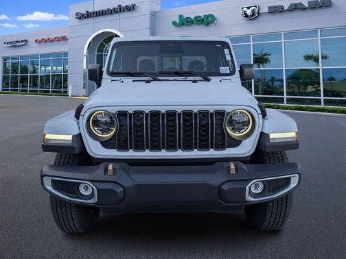 Bright White Clearcoat 2026 Jeep Gladiator 85th Anniversary Edition