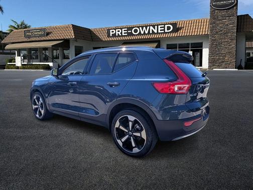 Denim Blue Metallic 2021 Volvo XC40 T5 Momentum