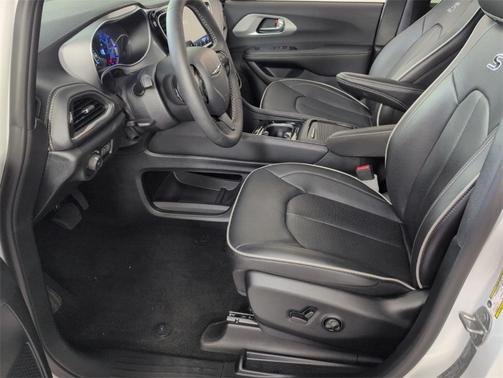 2025 Chrysler Pacifica Hybrid Select