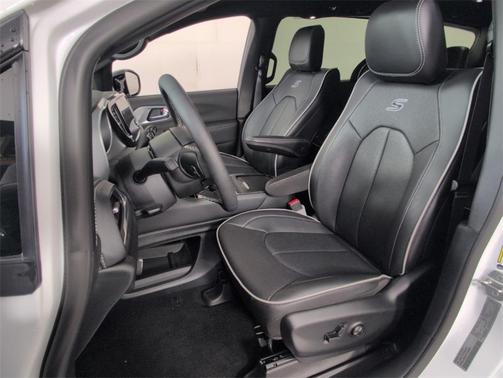 2025 Chrysler Pacifica Hybrid Select