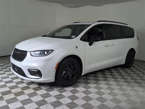 2025 Chrysler Pacifica Hybrid Select