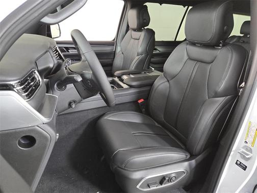 2025 Jeep Wagoneer Base