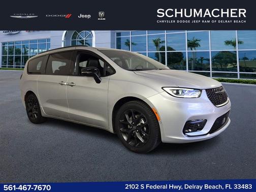 Silver Mist Clearcoat 2026 Chrysler Pacifica Select