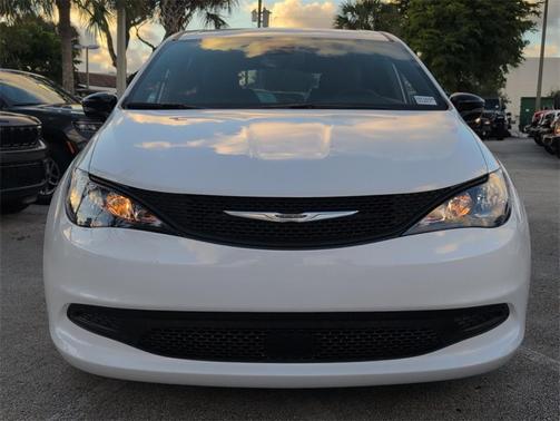 2026 Chrysler Voyager LX