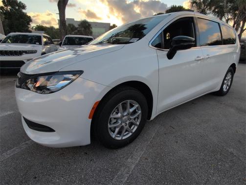 2026 Chrysler Voyager LX
